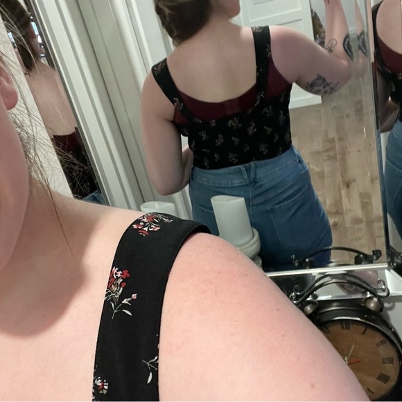 Abercrombie & Fitch Black Floral Tank Top Cropped - Picture 8 of 8